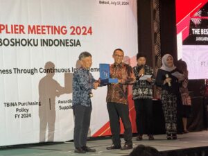 Mr Wawan Sujatmiko, Director of PT. Bonecom Tricom received an honorable achievement as Best Supporting Supplier FY 2023 for PT. Toyota Boshoku Indonesia.